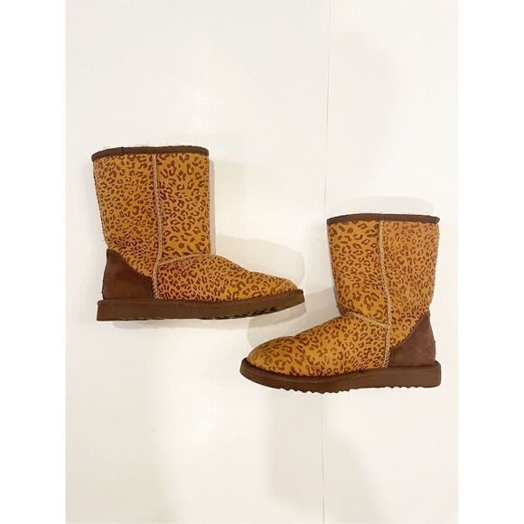UGG Classic Short Leopard Boots style 5925 Women’s size 6 - Picture 1 of 10